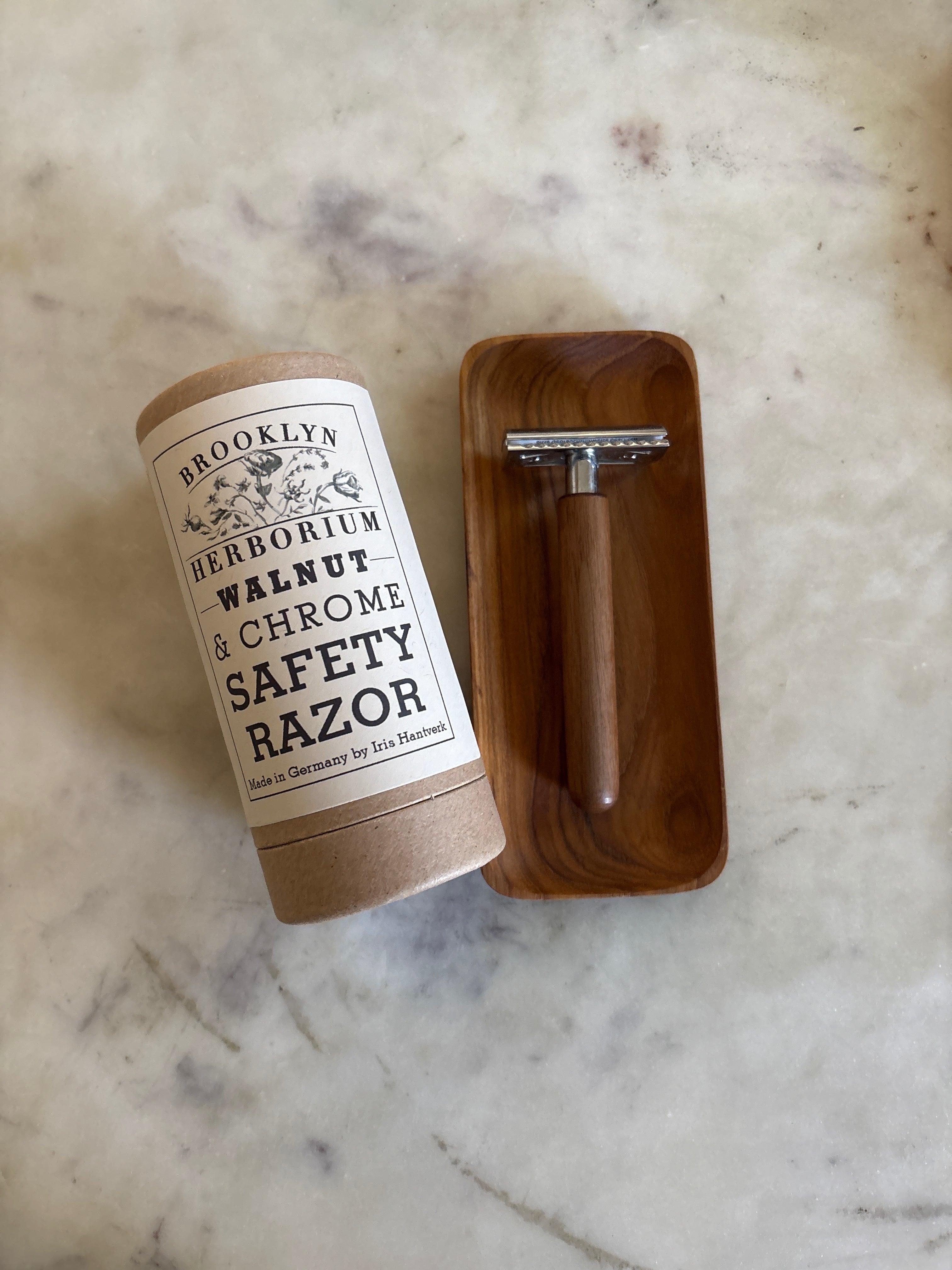 Chrome & Walnut Razor