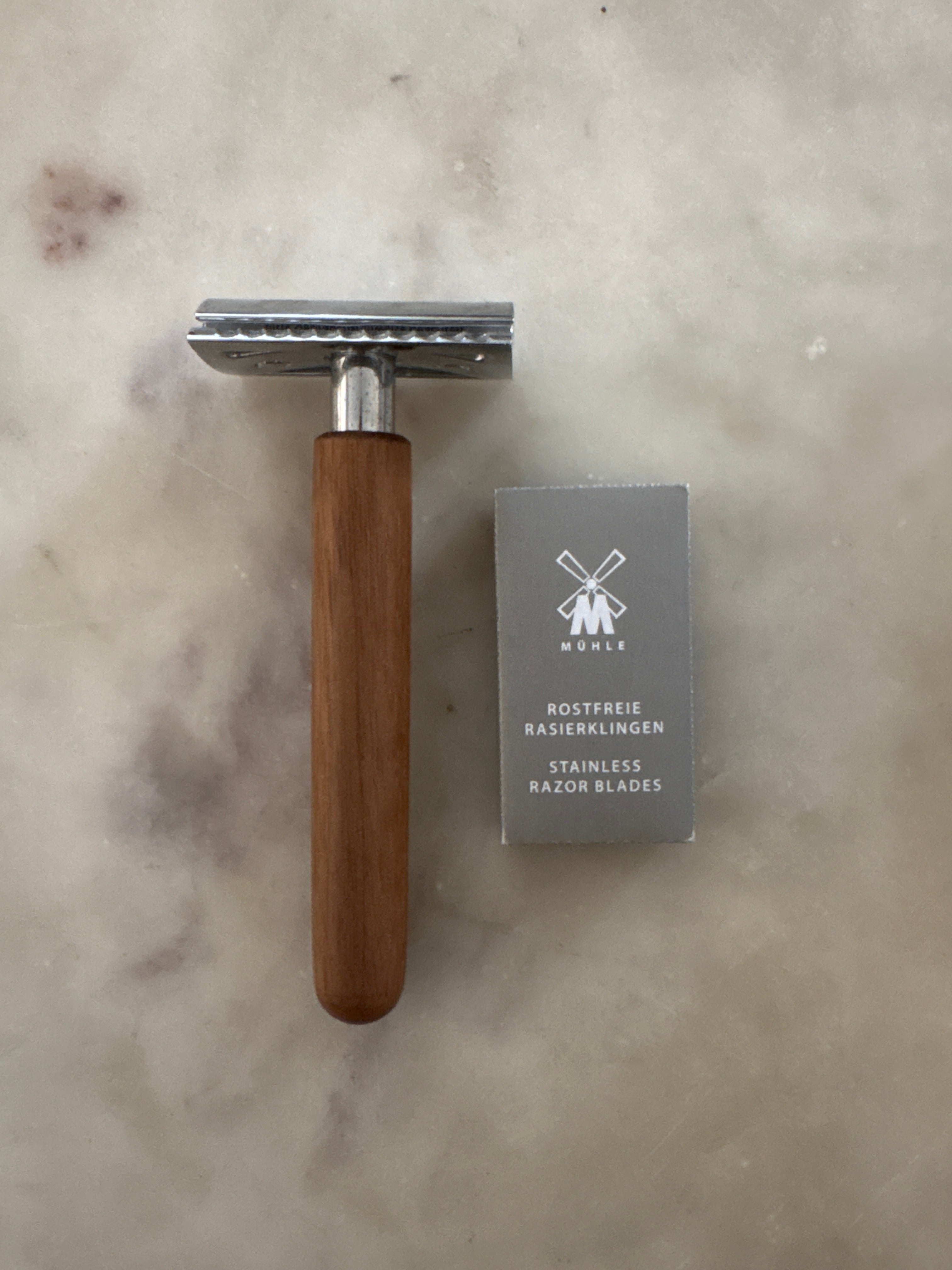 Chrome & Walnut Razor