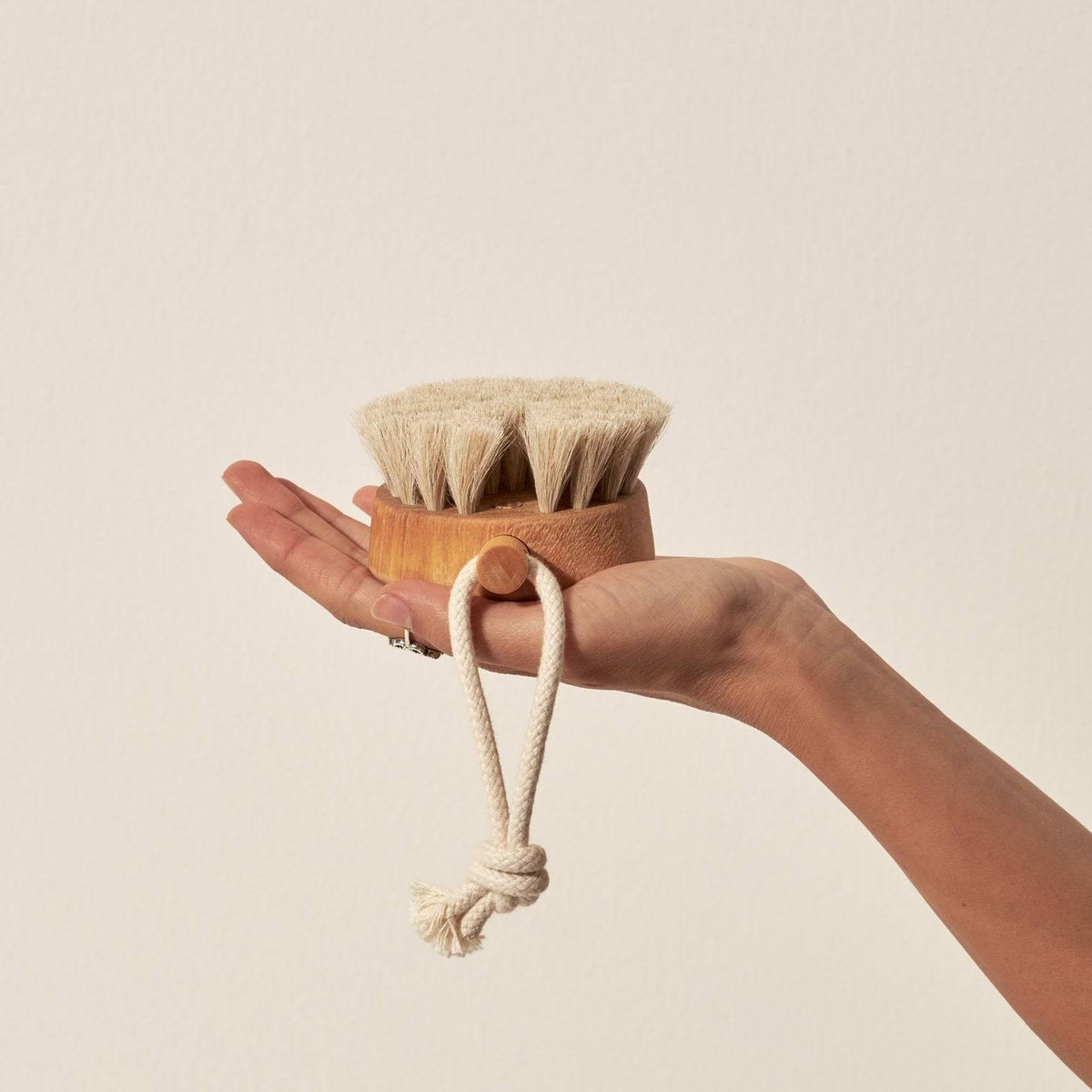 Puck Bath Brush