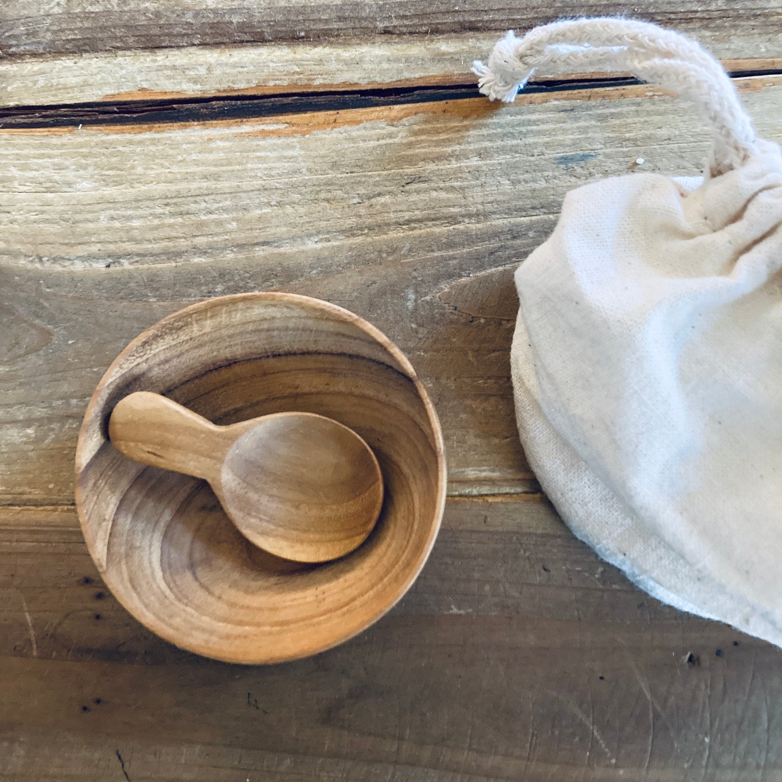 橄榄木碗和勺子